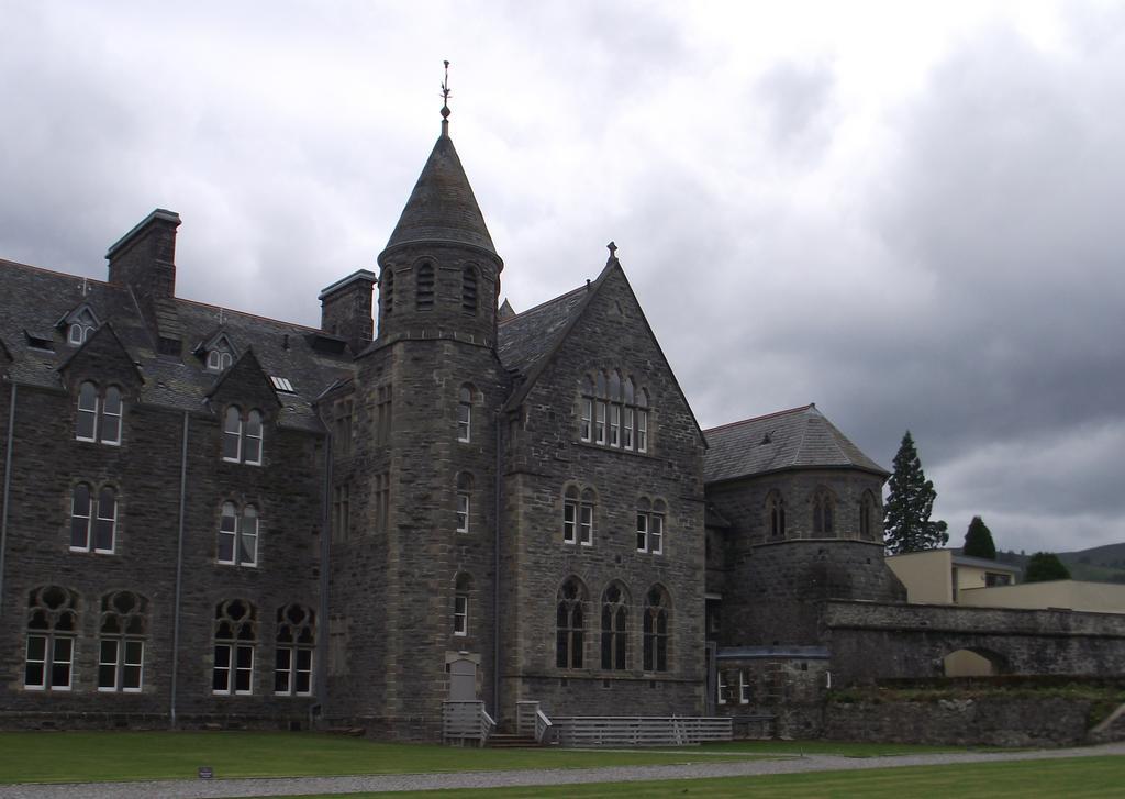 Raven Wing Apartments - Highland Club Scotland Форт Аугустус Номер фото